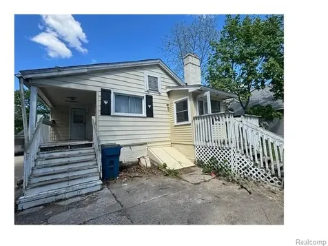 109 Cogshall Street Holly Village MI 48442