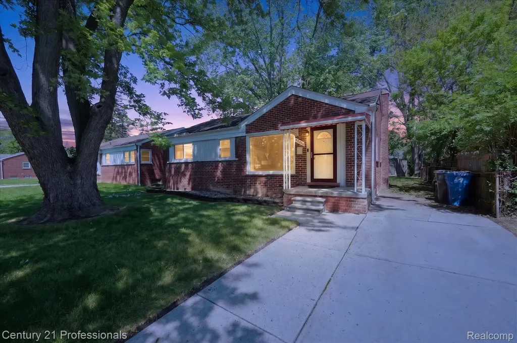 28688 Emerson Street Inkster City MI 48141