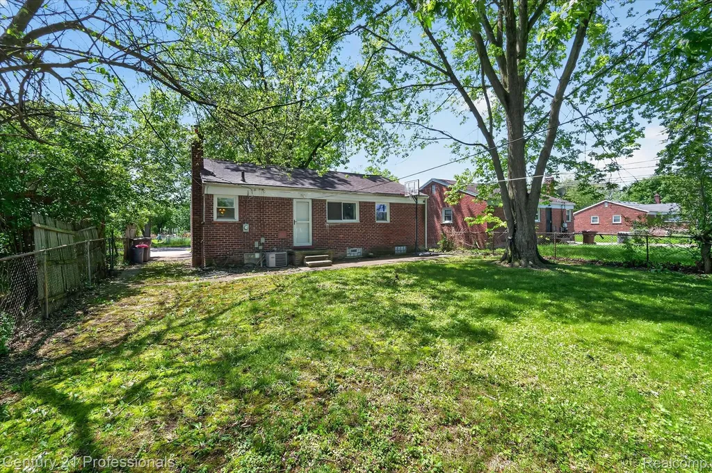 28688 Emerson Street Inkster City MI 48141