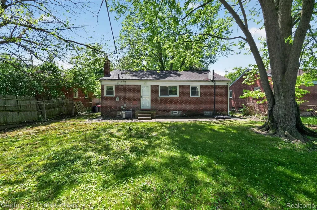 28688 Emerson Street Inkster City MI 48141