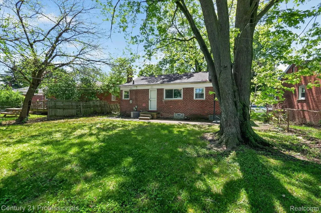 28688 Emerson Street Inkster City MI 48141