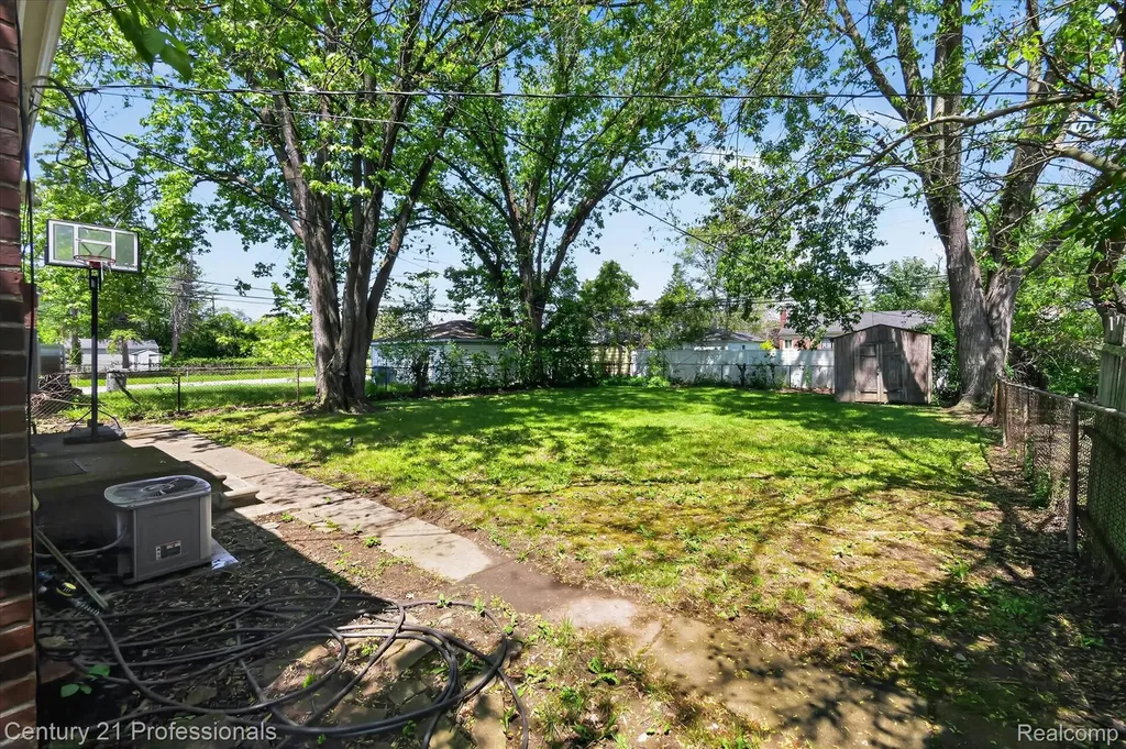 28688 Emerson Street Inkster City MI 48141