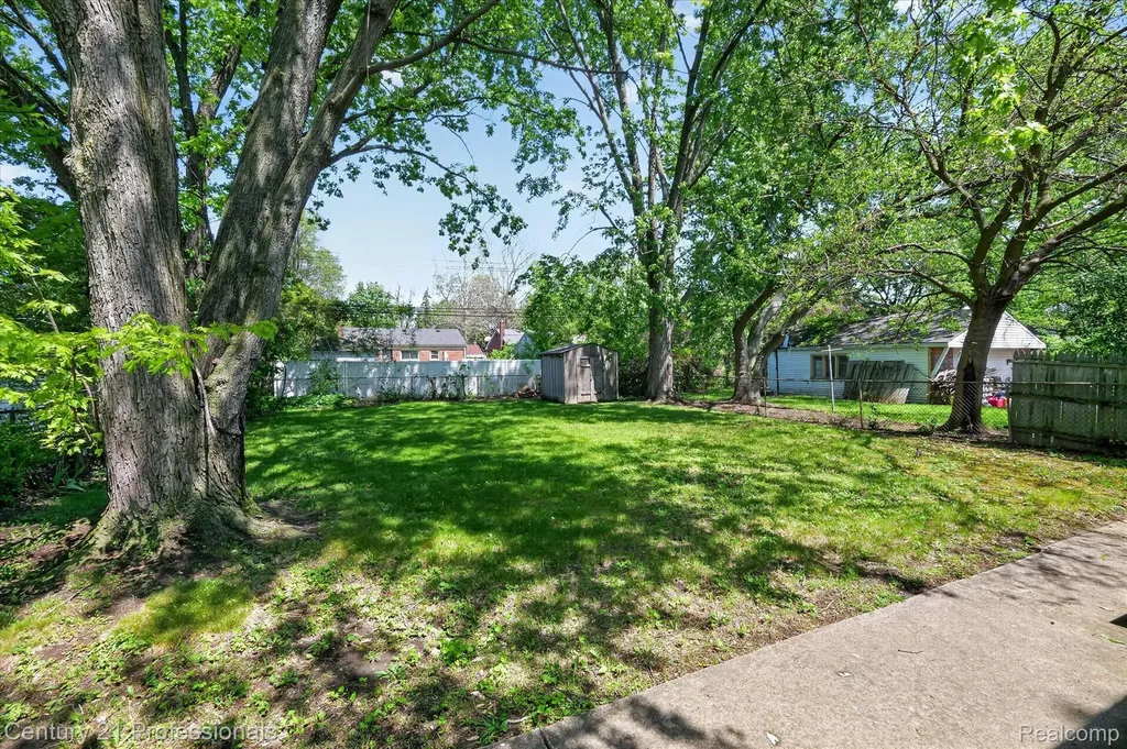 28688 Emerson Street Inkster City MI 48141