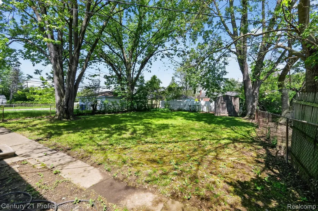 28688 Emerson Street Inkster City MI 48141