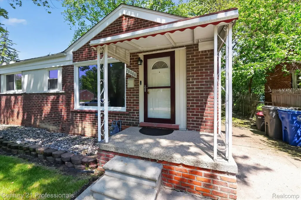 28688 Emerson Street Inkster City MI 48141