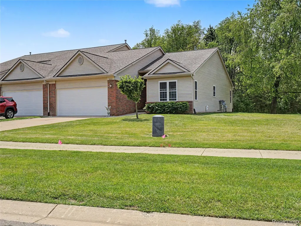 2263 Crystal Crossing Drive Marion Township MI 48843