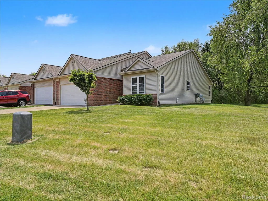 2263 Crystal Crossing Drive Marion Township MI 48843