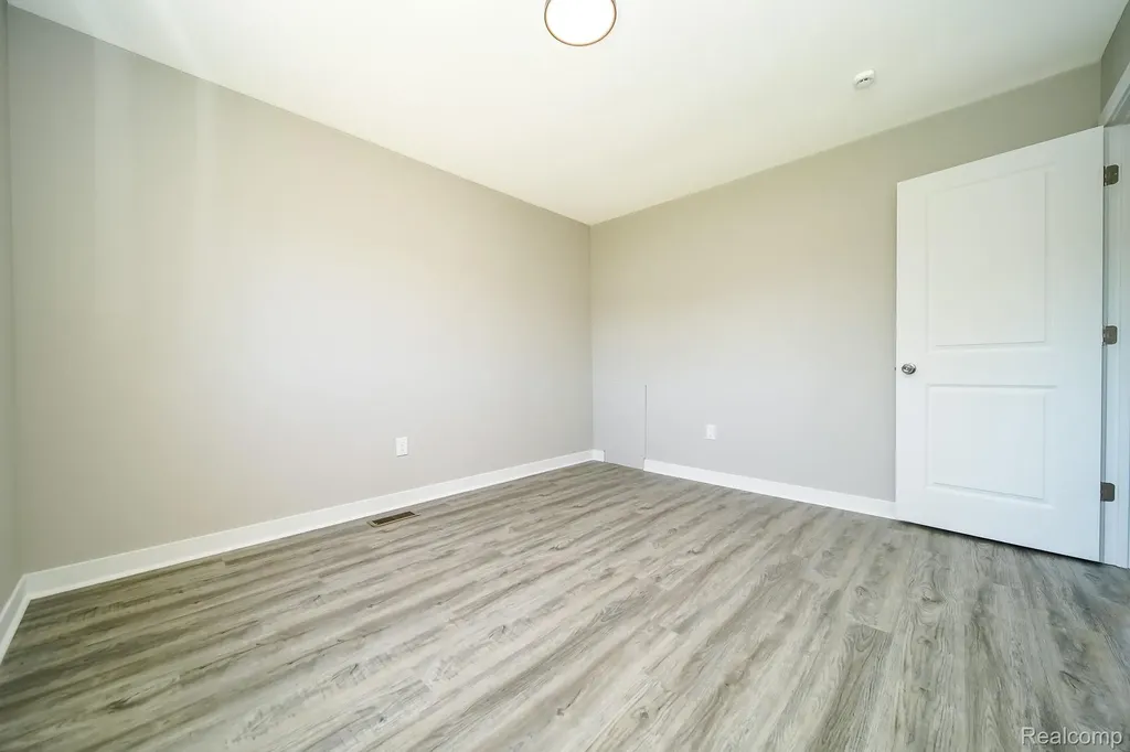 32100 Ruehle Avenue Warren City MI 48093
