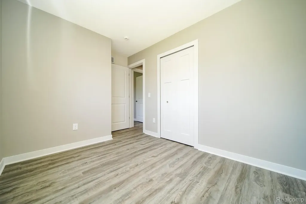 32100 Ruehle Avenue Warren City MI 48093