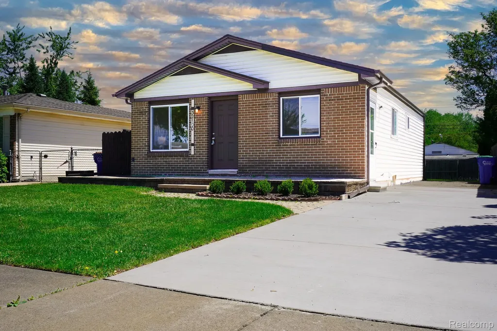 32100 Ruehle Avenue Warren City MI 48093