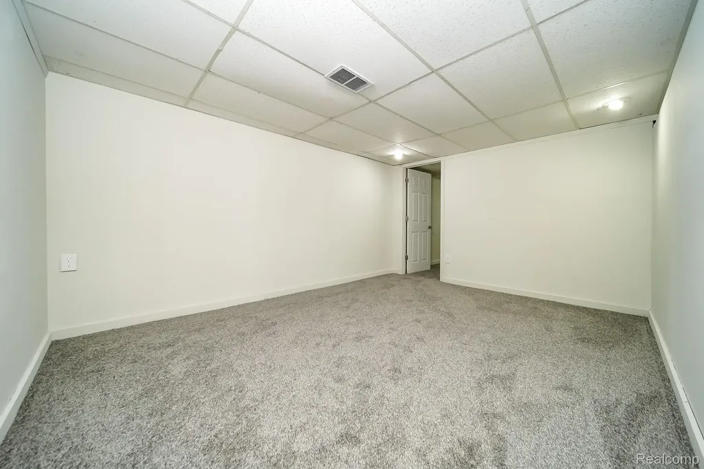 32100 Ruehle Avenue Warren City MI 48093