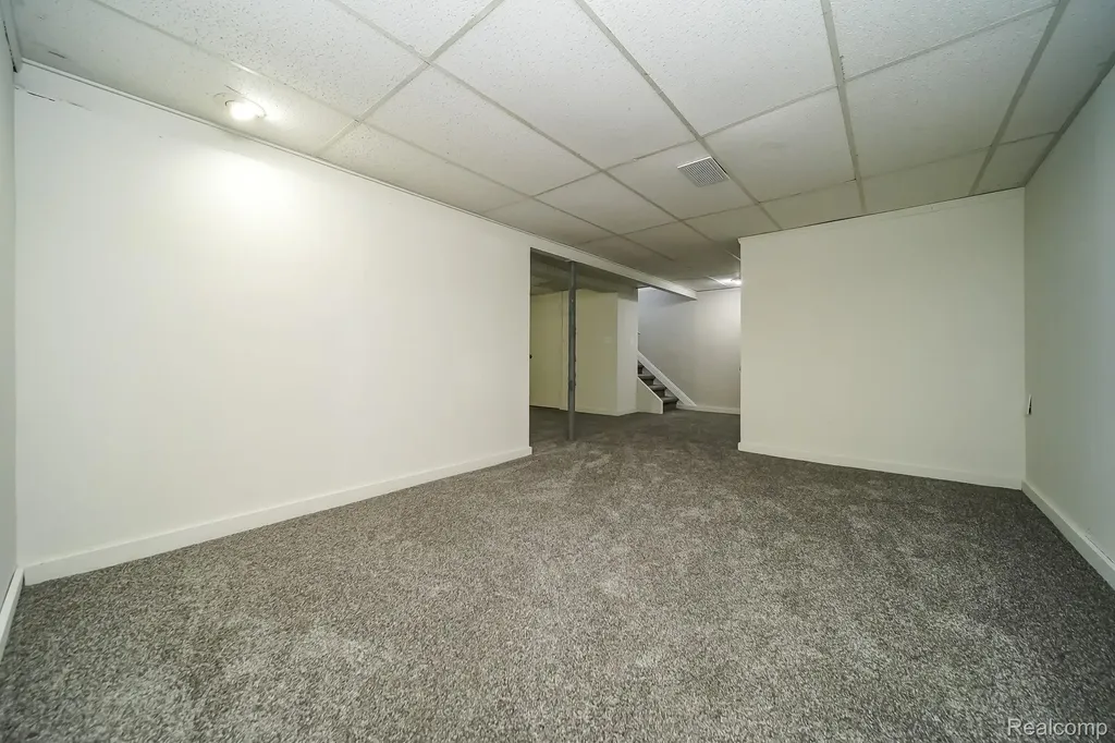 32100 Ruehle Avenue Warren City MI 48093