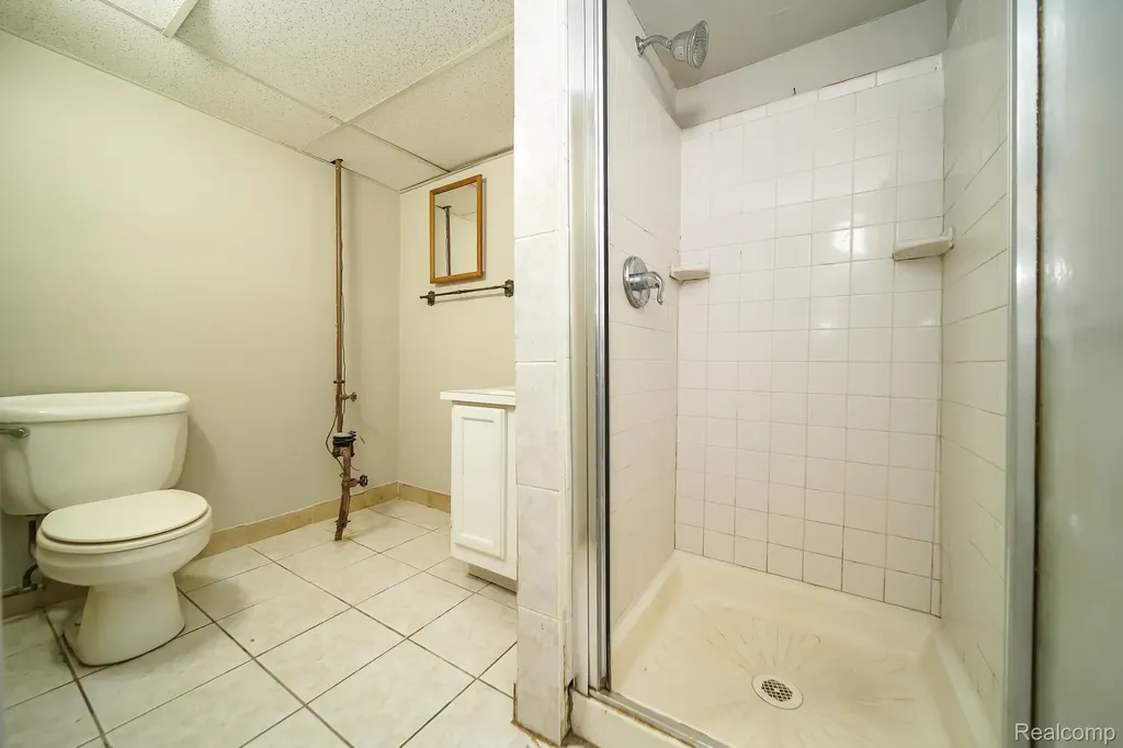 32100 Ruehle Avenue Warren City MI 48093