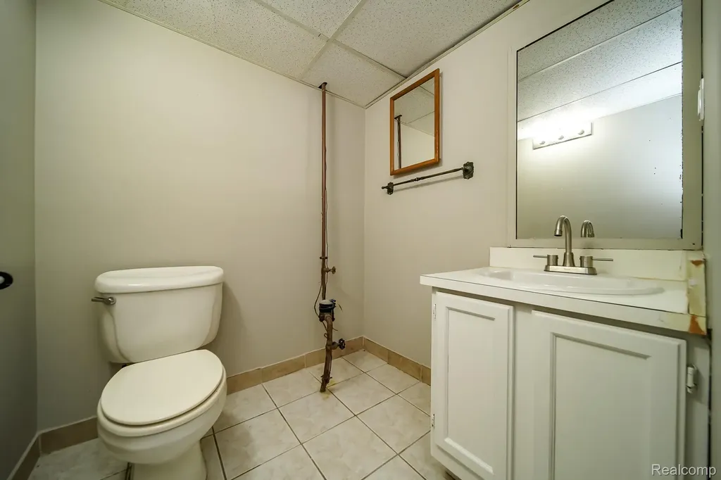 32100 Ruehle Avenue Warren City MI 48093