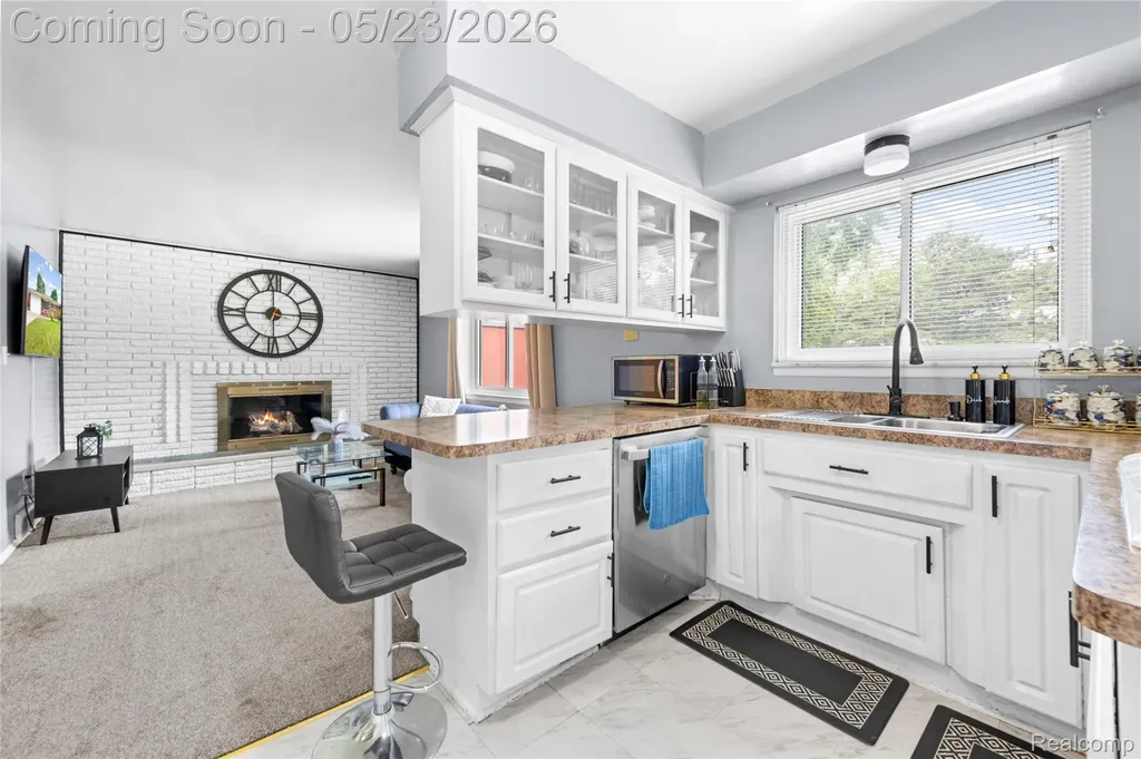 29410 Runey Drive Warren City MI 48092