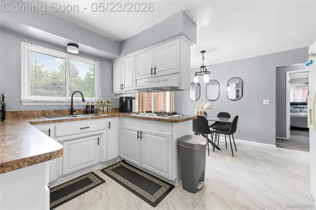 29410 Runey Drive Warren City MI 48092