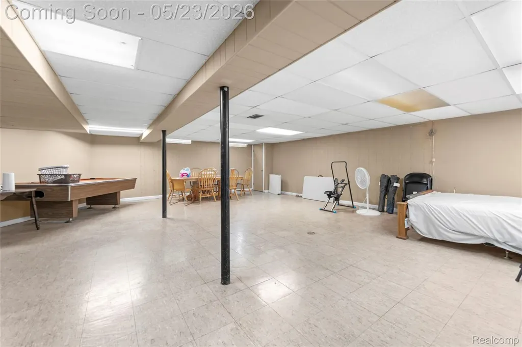 29410 Runey Drive Warren City MI 48092