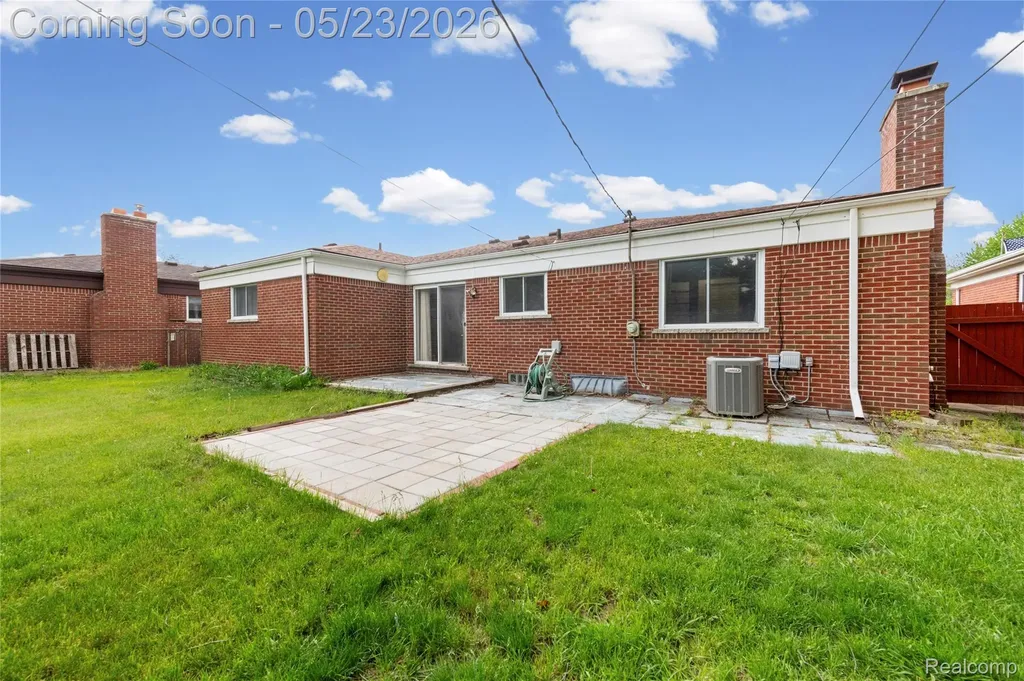 29410 Runey Drive Warren City MI 48092