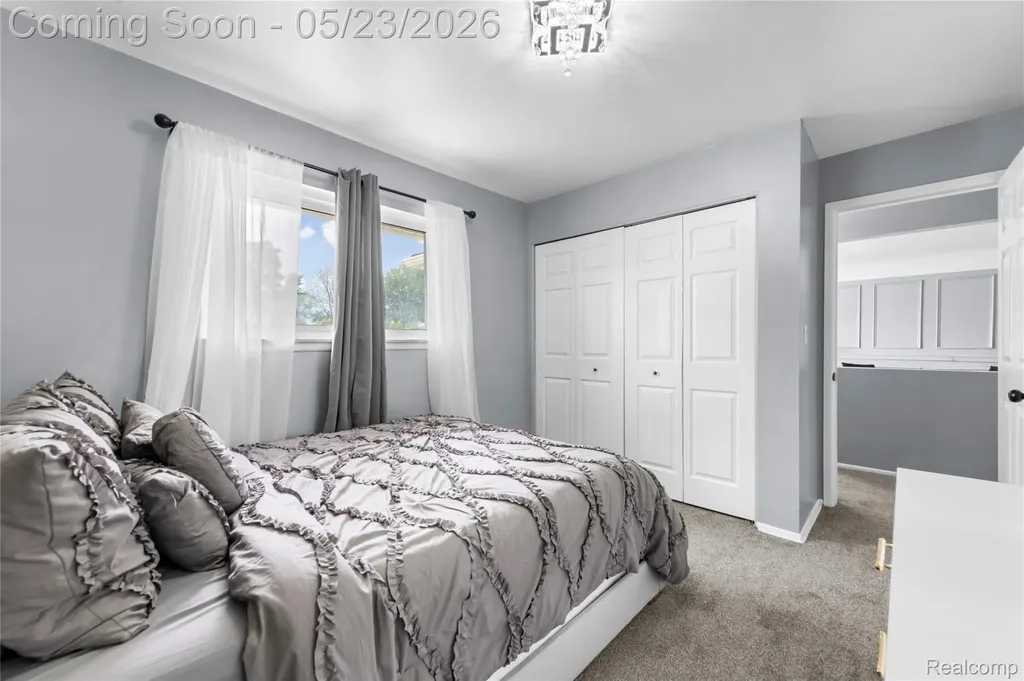 29410 Runey Drive Warren City MI 48092