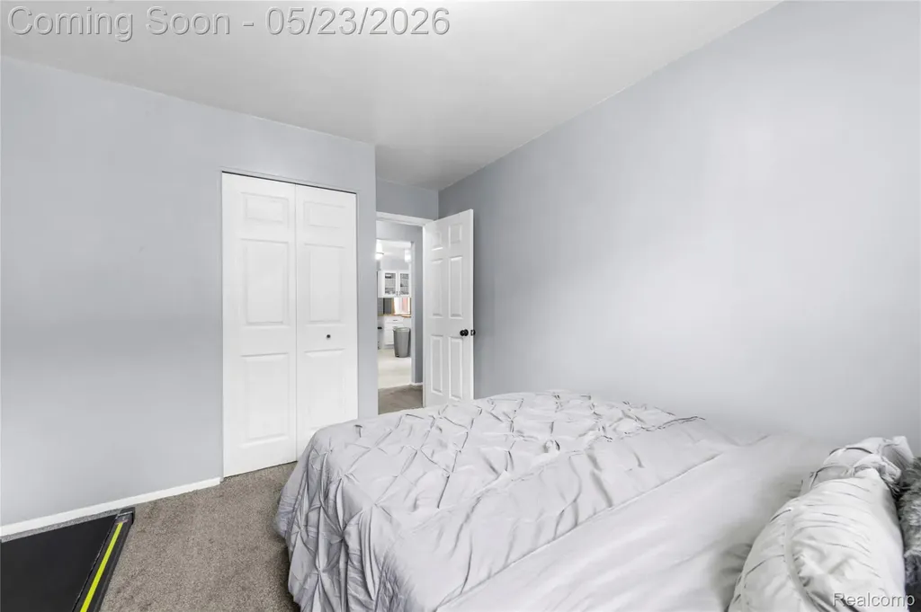 29410 Runey Drive Warren City MI 48092