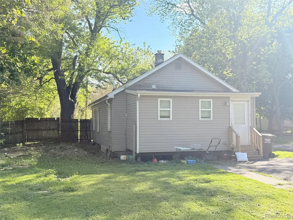 1137 E 8th Street Monroe City MI 48161