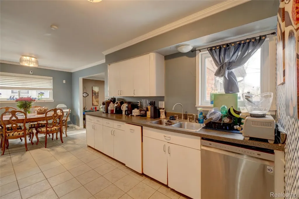 29841 Everett Street Southfield City MI 48076