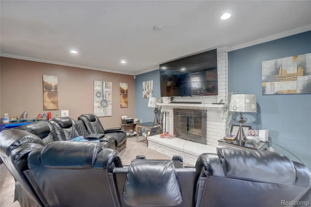 29841 Everett Street Southfield City MI 48076
