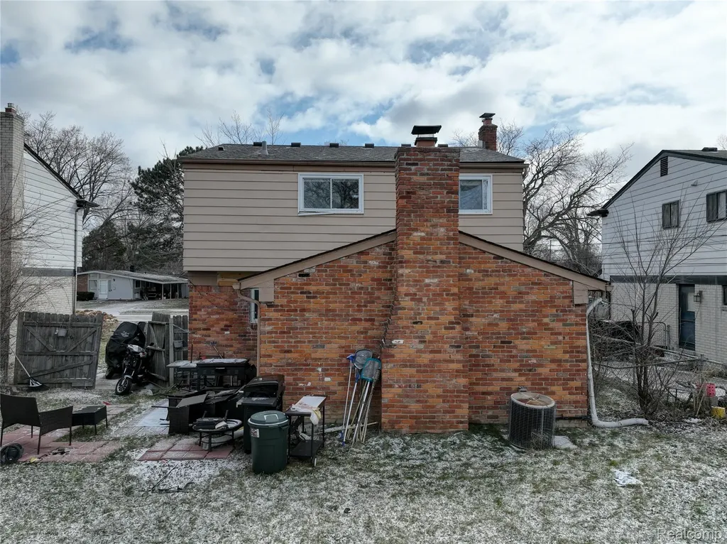 29841 Everett Street Southfield City MI 48076