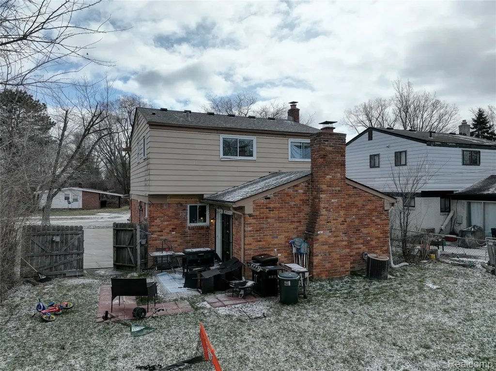 29841 Everett Street Southfield City MI 48076
