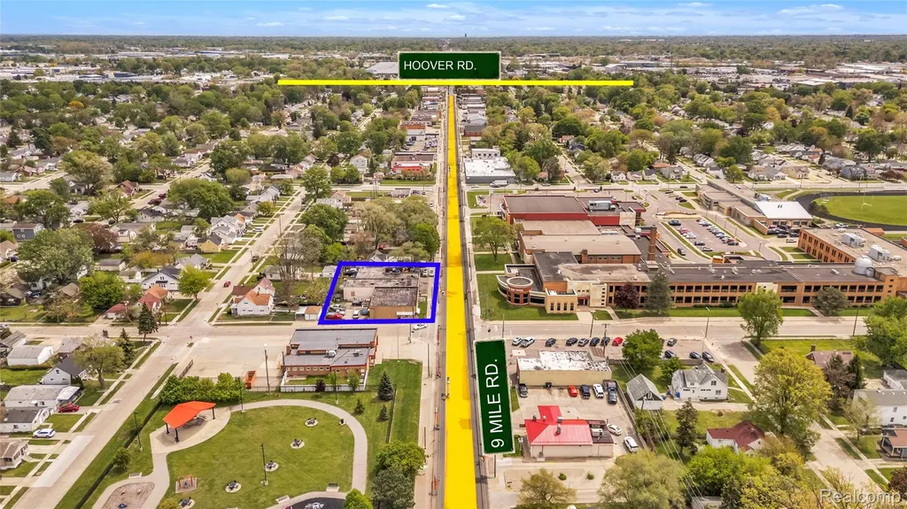 8407 E 9 Mile Road Warren City MI 48089