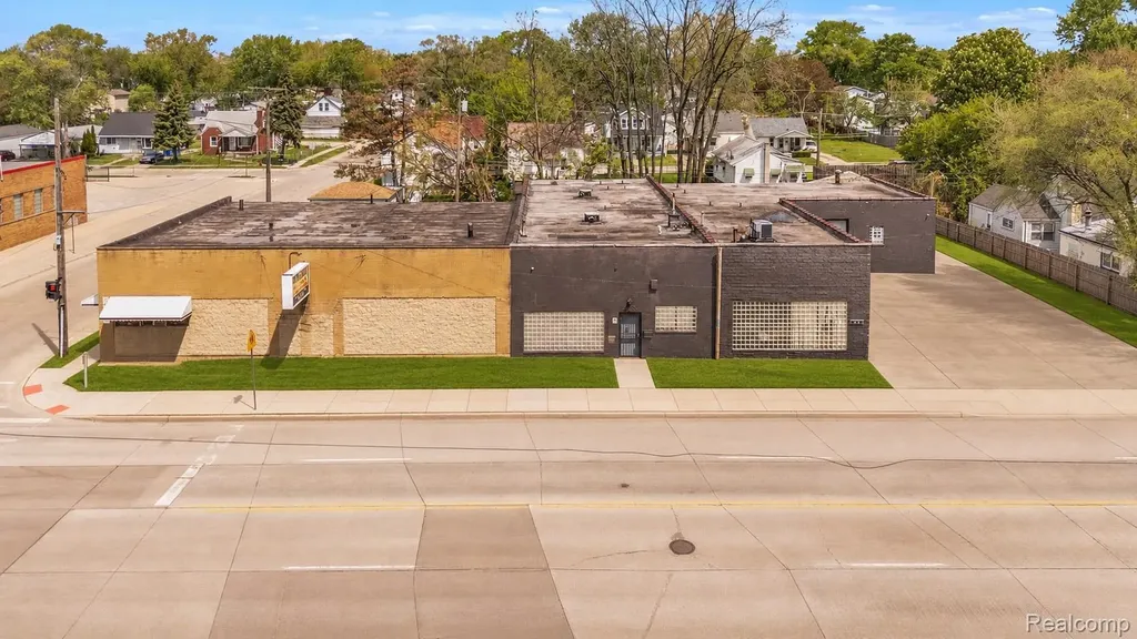 8407 E 9 Mile Road Warren City MI 48089