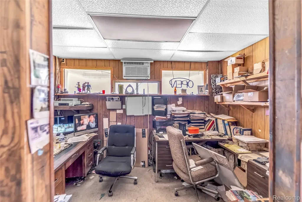 8407 E 9 Mile Road Warren City MI 48089