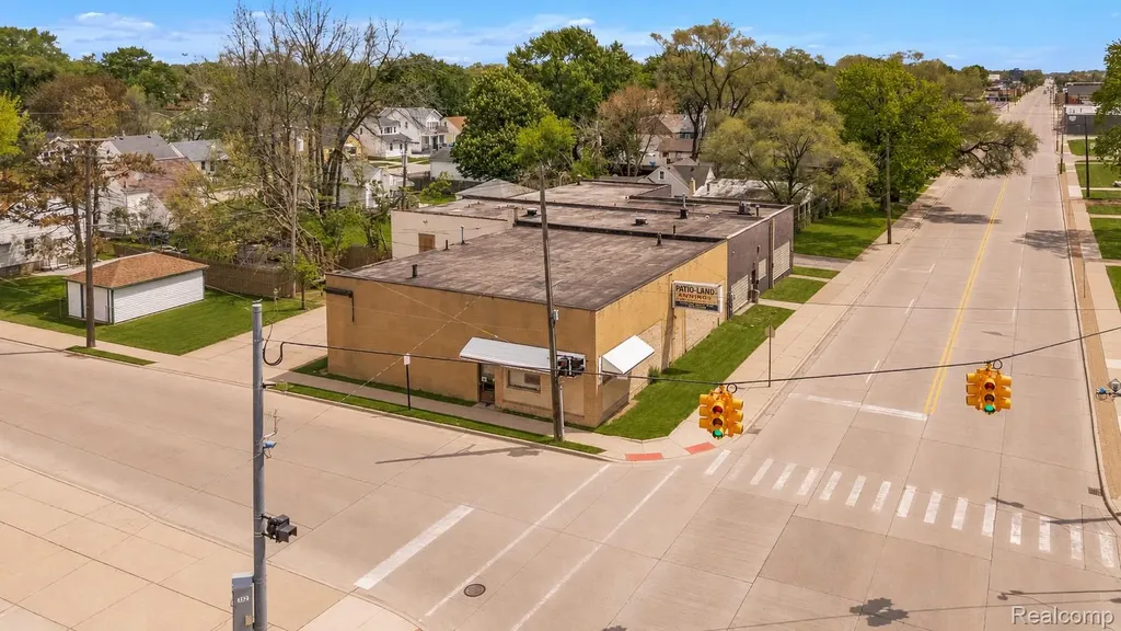8407 E 9 Mile Road Warren City MI 48089