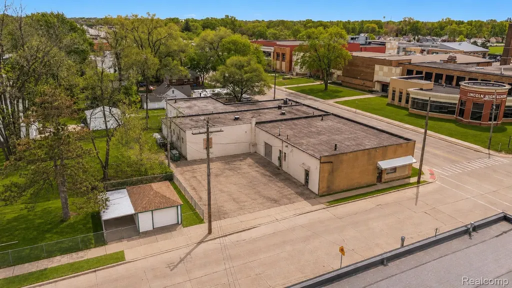 8407 E 9 Mile Road Warren City MI 48089