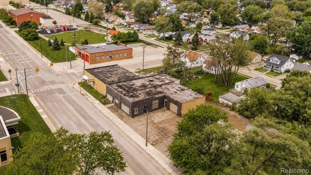 8407 E 9 Mile Road Warren City MI 48089