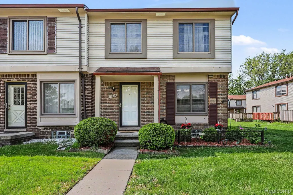 17010 Kingsbrooke Drive Clinton Charter Township MI 48038