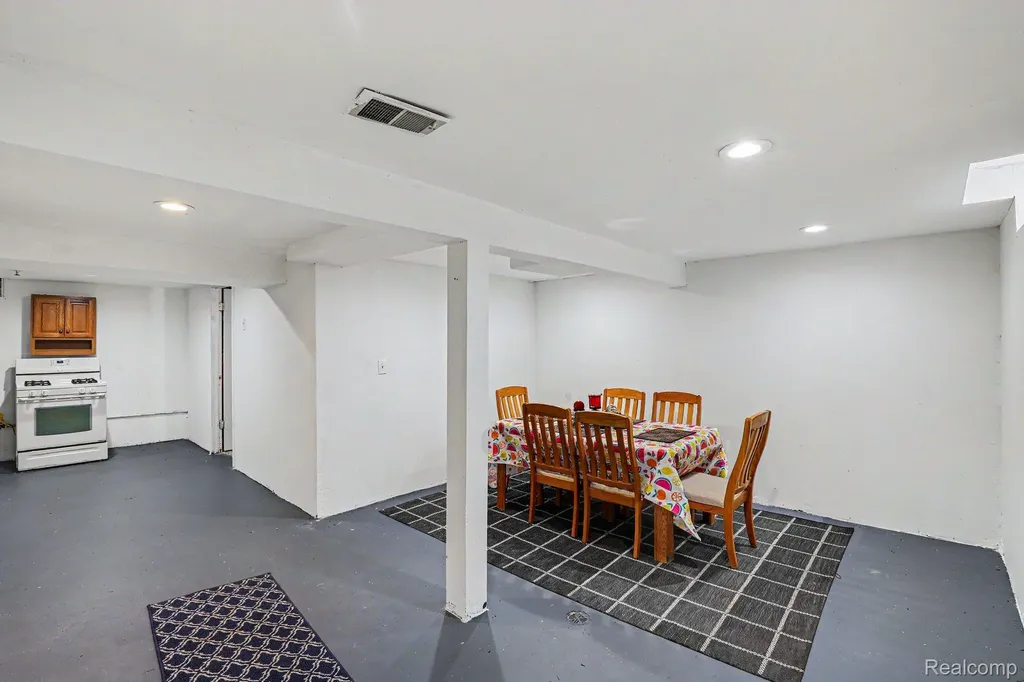 17010 Kingsbrooke Drive Clinton Charter Township MI 48038