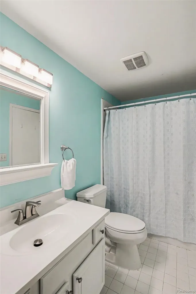 17010 Kingsbrooke Drive Clinton Charter Township MI 48038