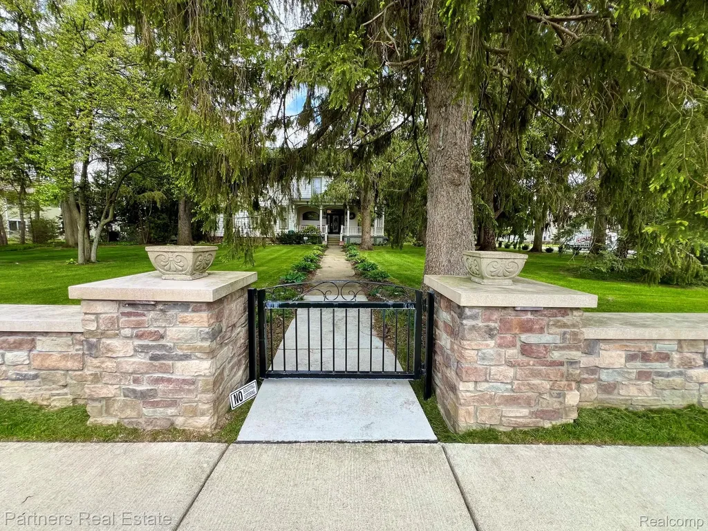 504 N 2nd Street Brighton City MI 48116