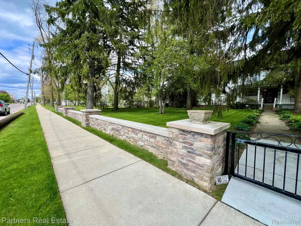 504 N 2nd Street Brighton City MI 48116