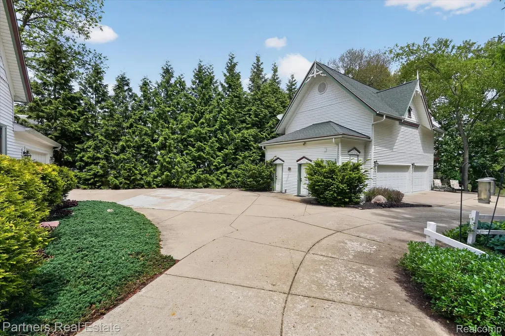 504 N 2nd Street Brighton City MI 48116
