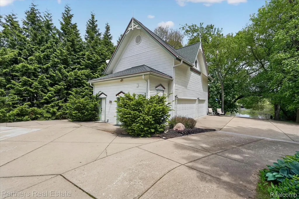 504 N 2nd Street Brighton City MI 48116