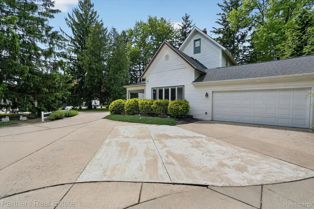 504 N 2nd Street Brighton City MI 48116