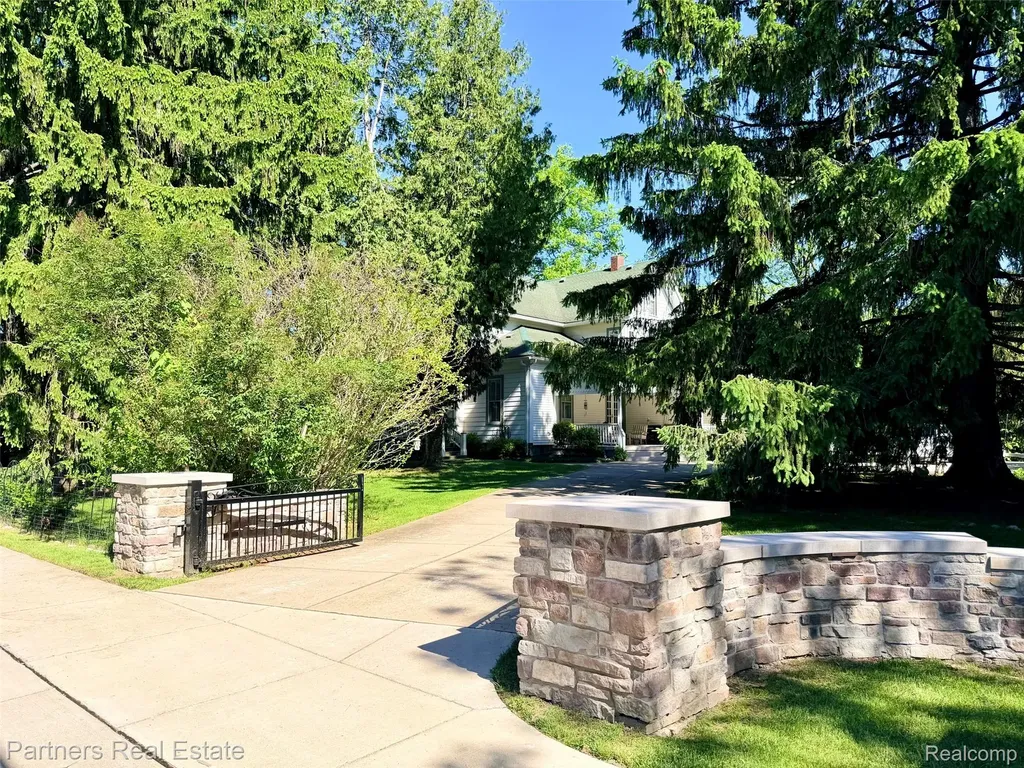 504 N 2nd Street Brighton City MI 48116