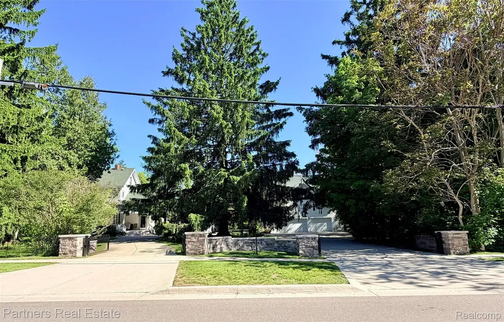 504 N 2nd Street Brighton City MI 48116