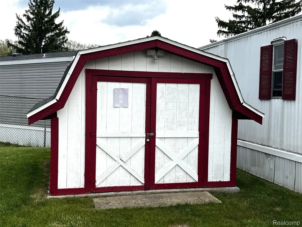 80 Pool Drive Metamora Township MI 48455