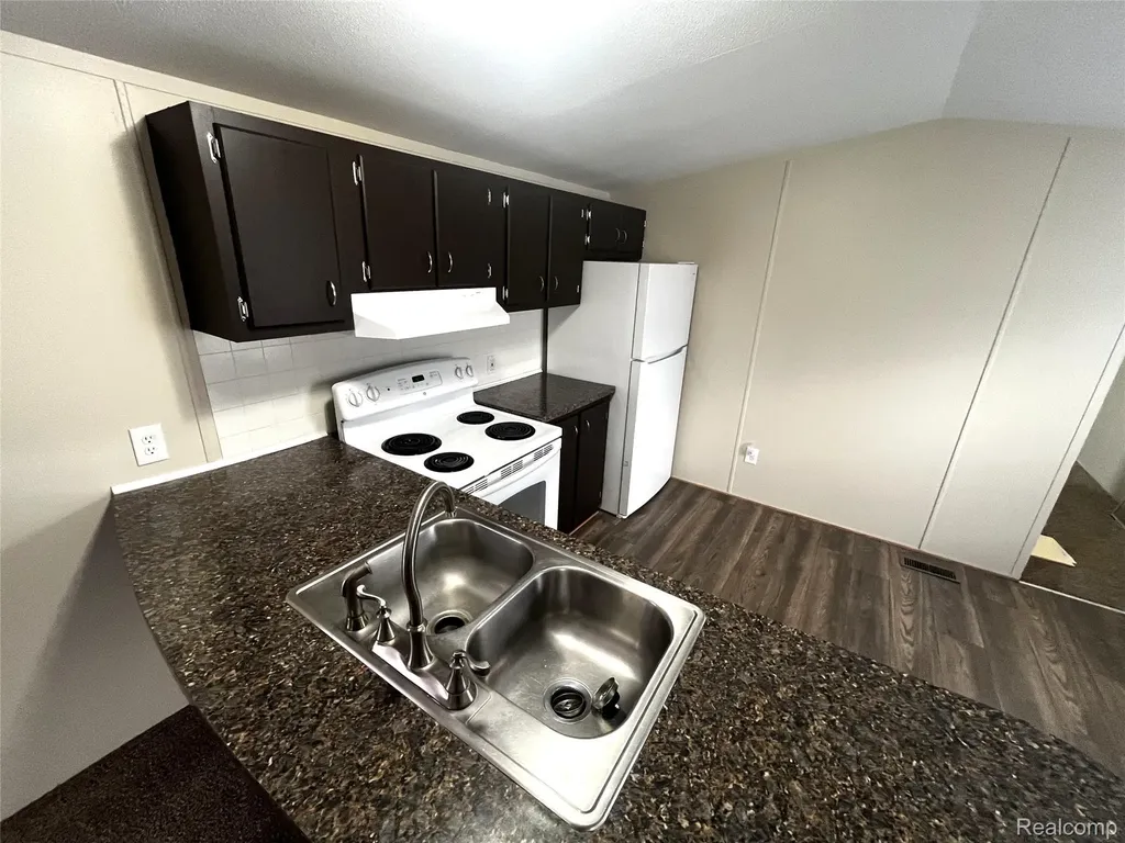 80 Pool Drive Metamora Township MI 48455