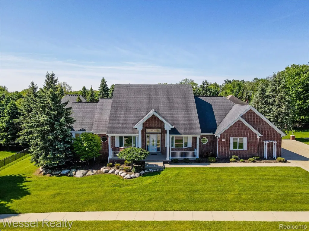 5922 Lakeview Drive Washington Township MI 48094