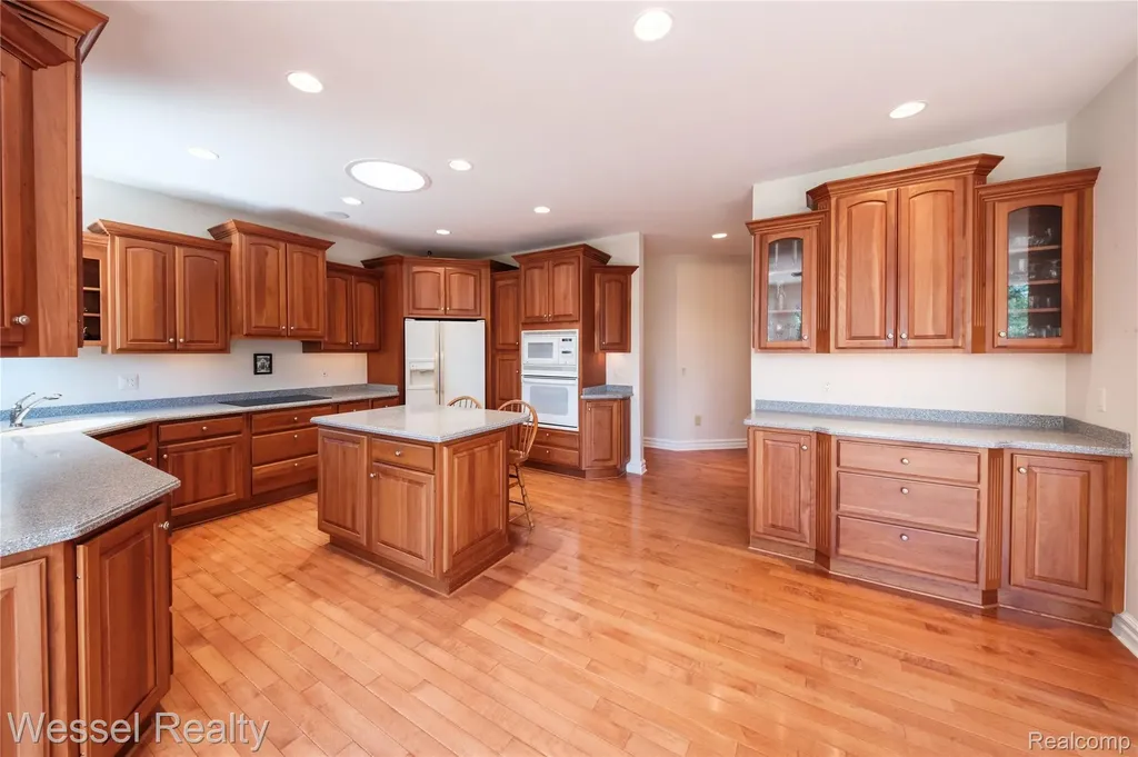 5922 Lakeview Drive Washington Township MI 48094