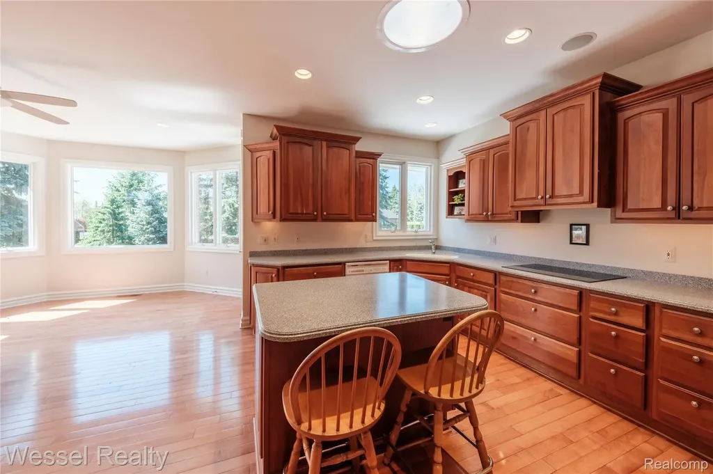 5922 Lakeview Drive Washington Township MI 48094